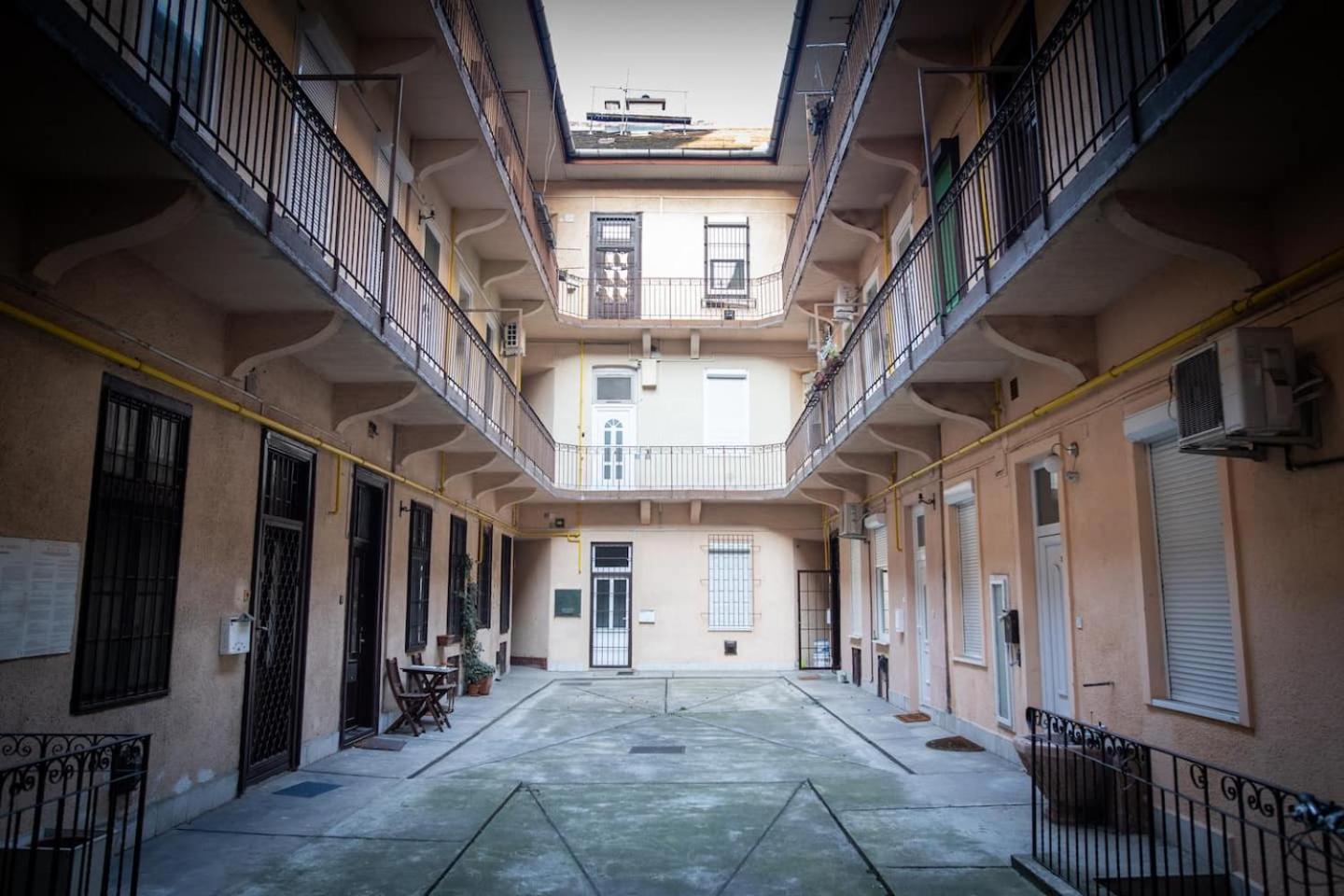 Klau10 Studio Apartment In Party District. Βουδαπέστη Εξωτερικό φωτογραφία